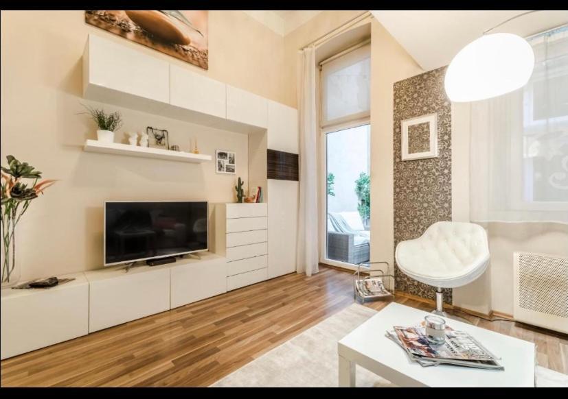 Center Studio With Sauna And Patio Apartman Budapest Kültér fotó